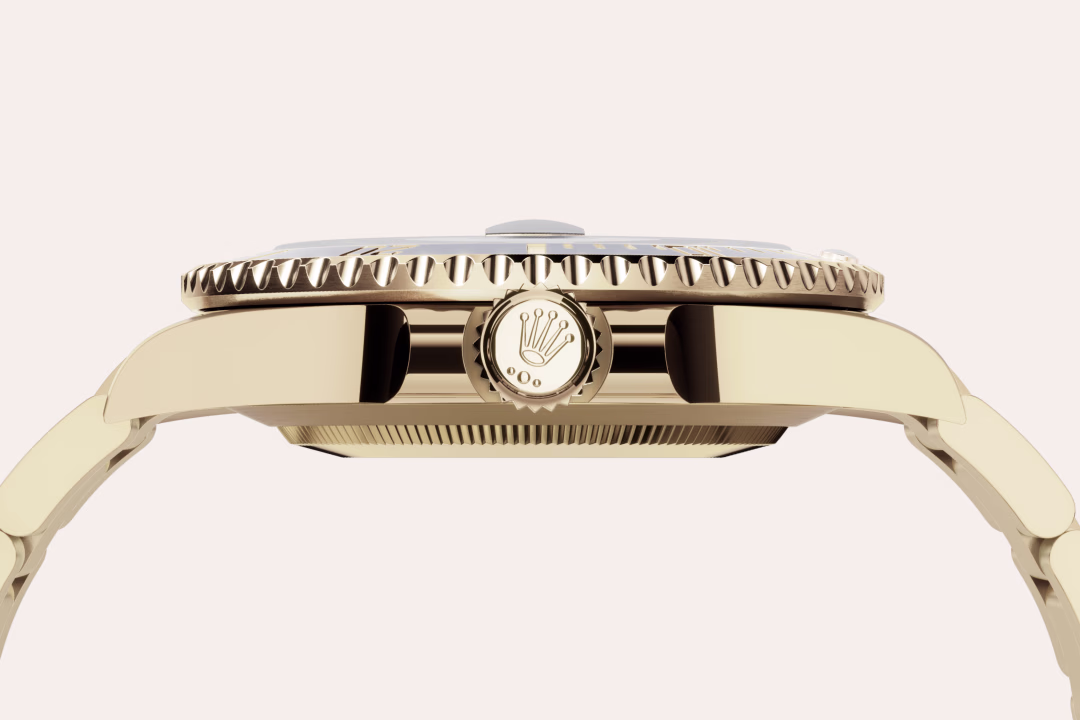 Rolex Submariner Date — 18 Karat Gelbgold