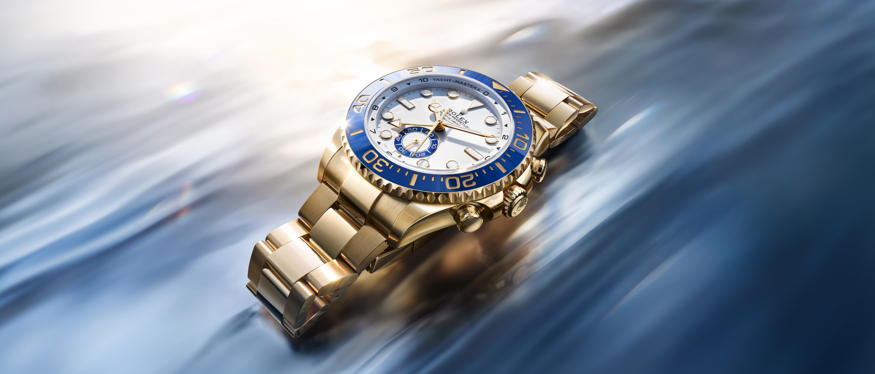 Rolex Yacht-Master II in 18 Karat Gelbgold auf bewegter Wasseroberfläche