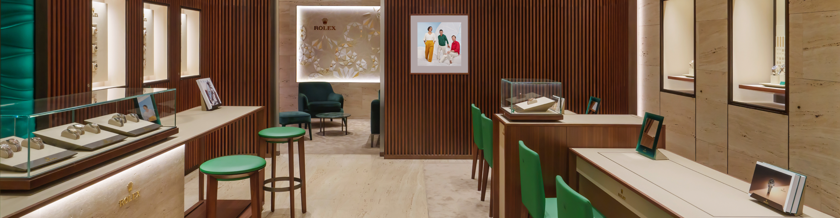 Rolex Bereich bei Juwelier Gadebusch — Innenraum mit Vitrinen